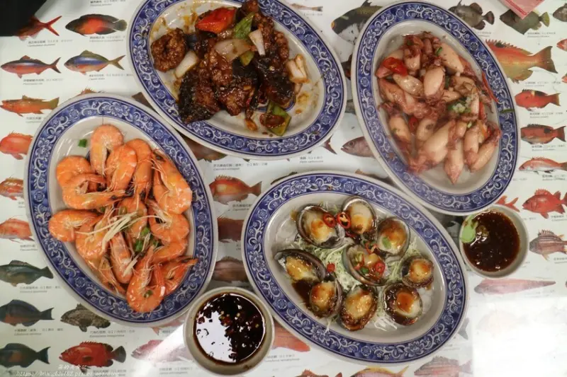 【新北貢寮區】貢寮平價美食『黑白毛海鮮』在地人都推薦的平價餐廳~