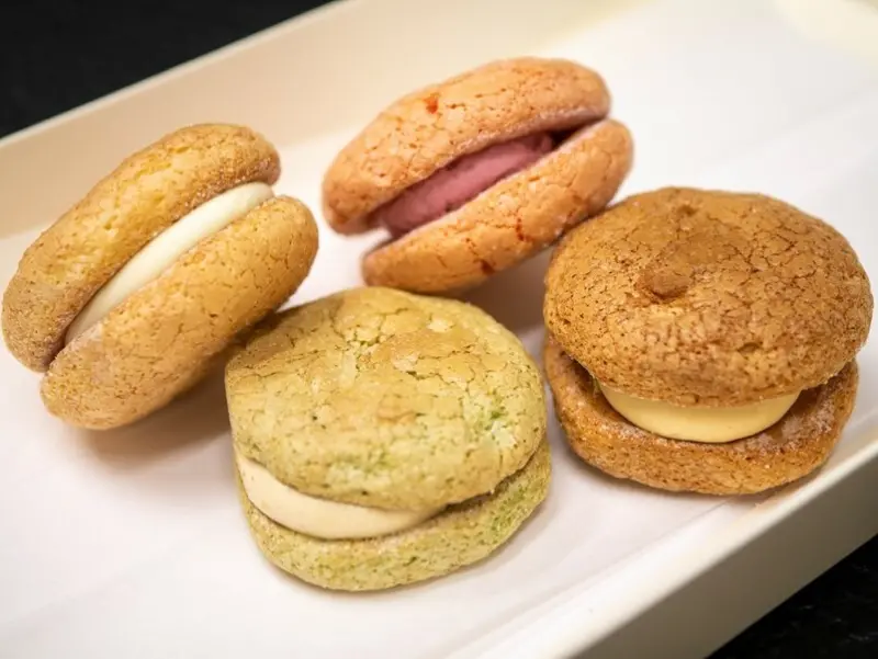 【開箱】Amo阿默蛋糕x印花樂，達克瓦茲騎士四種口味都好吃，還有可愛好用保冷(溫)袋！