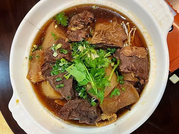  苗栗頭份大份量牛腩鍋 #田新牛家庄/ WalkerLand窩客島整理提供 未經許可不可轉載