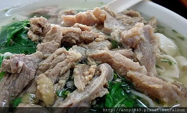 [台北內湖]大佳牛肉麵。清燉牛雜粗麵。近碧湖公園和大湖公園。