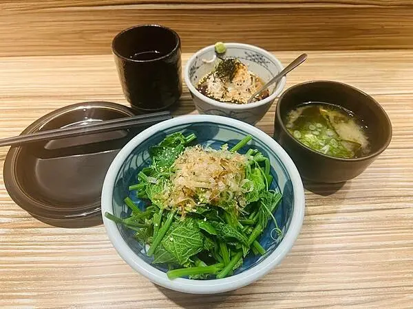 台北市搭捷運就能到的餐廳：價格親民的日式料理魚兵衛 中山區。薄多義Bite 2 Eat義式手工披薩 信義。皇家哥本哈根咖啡輕食 忠孝Sogo