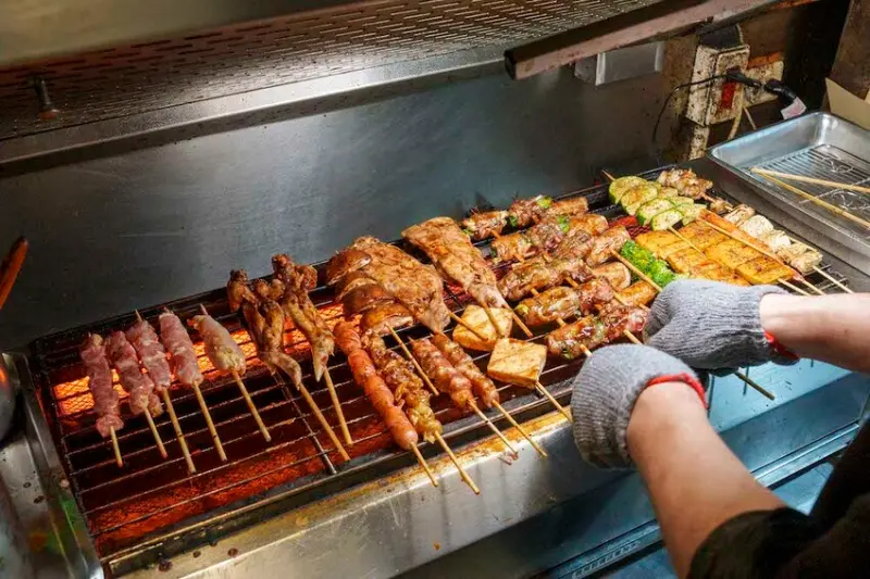 台北串燒 柒-串燒屋｜十年只做好一件事就是醬汁！美味串燒只要銅板價，超juicy生食級生蠔必嚐鮮