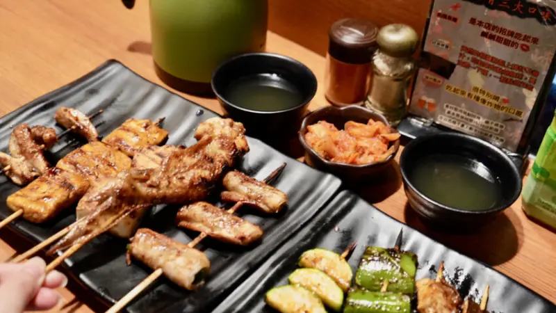 台北市中山區[台北美食] 柒串燒屋 長安店｜台北傳奇燒烤店！平價現烤串燒，免費雞湯喝到飽！