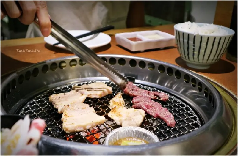 [台北中正]乾杯列車 台北總店｜中秋夯肉這裡吃，上等GETA牛五花拼盤 （含美國後腹肉、奶油雞腿肉、台灣豬五花）