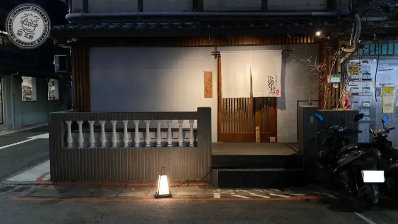 台北市士林區【 士林居酒屋 】鳥哲進階版已經上線，全新美味貴丁雞套餐更精緻化，將位子減少使得客人坐起來更舒服．鳥哲