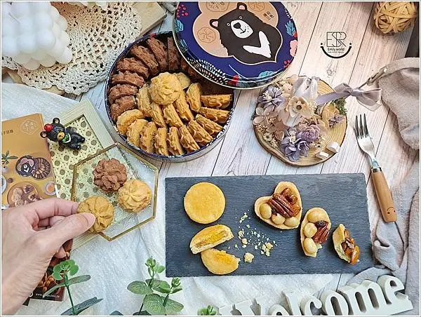 宅配伴手禮│零失誤首選 鴻鼎菓子 台中人氣伴手禮盒名店 中秋節鳳凰呈祥伴手禮盒,附高質感精美提袋,高雅別致的精美外觀與獨特優質的禮品組合,獨一無二的動人情意~