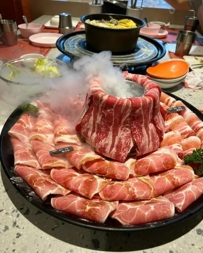 2022 高雄火鍋推薦｜12家高評價高話題性，高雄必吃火鍋、石頭火鍋、壽喜燒，一起來吃爆吧！