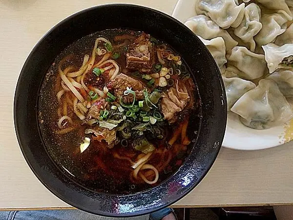 [新竹東區]餃子大王。紅燒牛肉麵&韭菜水餃。清大週邊美食