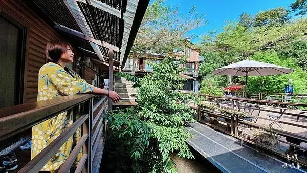 【嘉義‧瑞里】漫步雲端民宿│免費螢火蟲導覽、木屋套房附早餐，可泡茶欣賞庭院美景，發呆亭讓你遠眺茶園深山