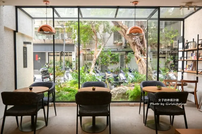 日韓旅遊書極力推薦透明玻璃茶屋，低消150元不管平假日都不限時，超讚@女子的休假計劃