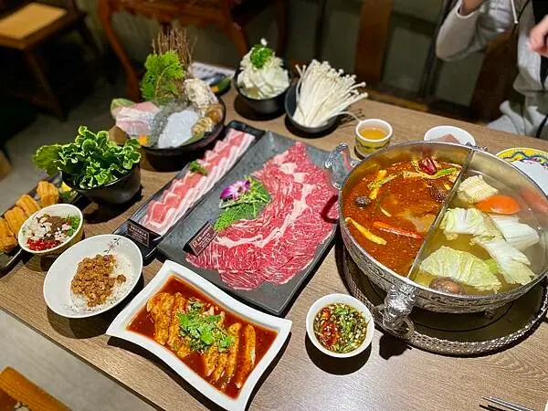 [台北美食] 問鼎 皇上吉祥 宮廷火鍋-忠孝店 麻辣鍋 #大安區東區忠孝敦化美食 @蛋寶趴趴go