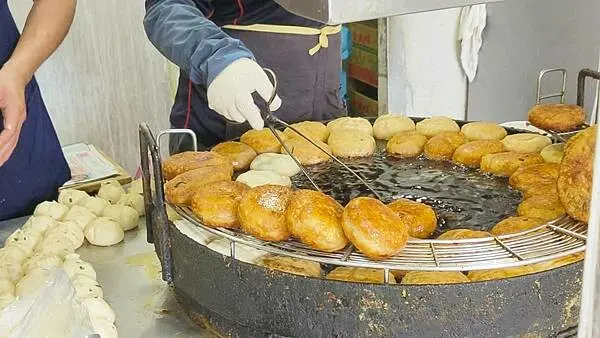 ▲捷運古亭站超人氣美食小吃：溫州街蘿蔔絲餅達人，建議先提前預約 /布咕布咕 提供、WalkerLand窩客島整理