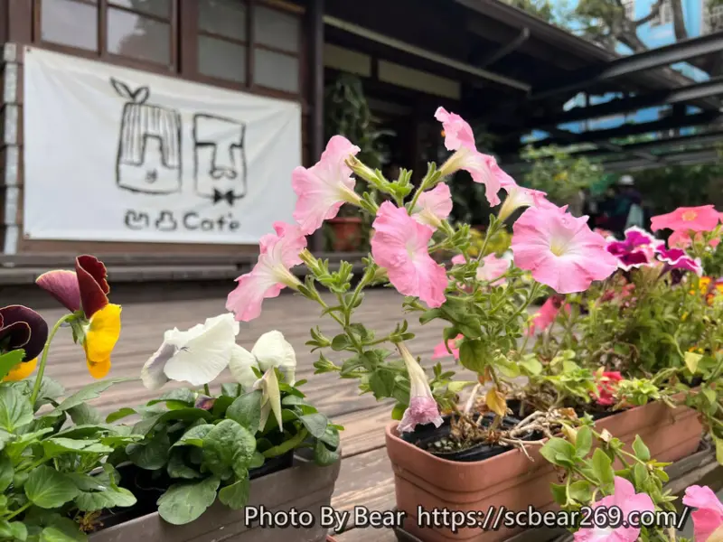 雲林縣斗六市【斗六】「凹凸咖啡．雲中街文創聚落,有老樹蔭及大草地的老宅咖啡（昭和12年日式宿舍改建/可拿滋/寵物友善/