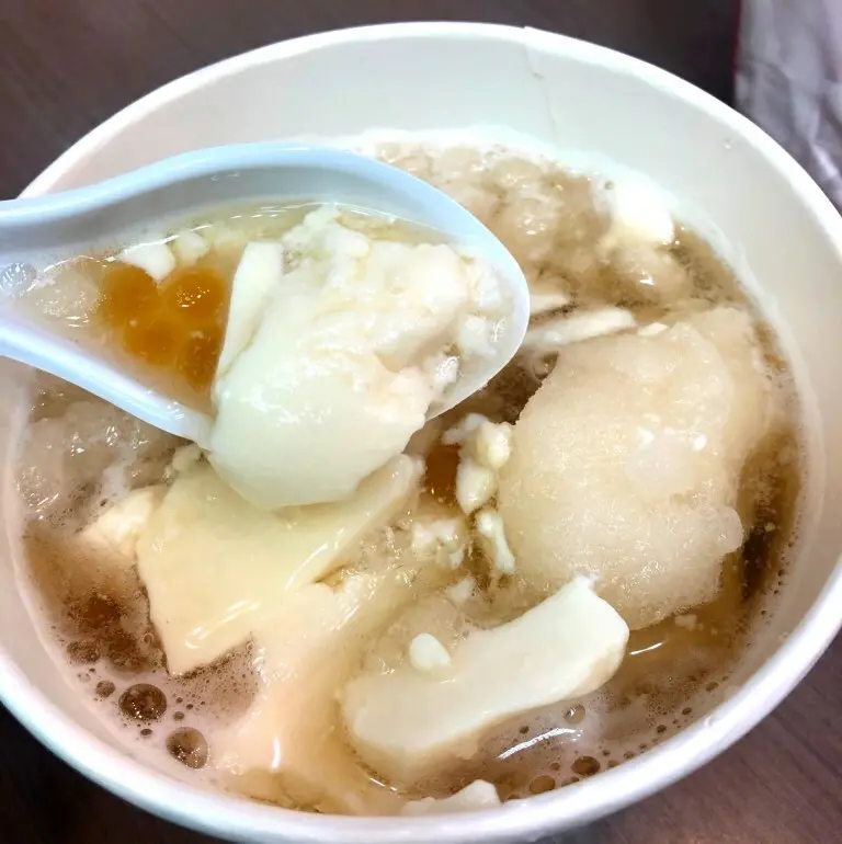 新北蘆洲美食 ▏中山豆花 25元一碗，一定要排隊的古早味豆花、愛玉冰