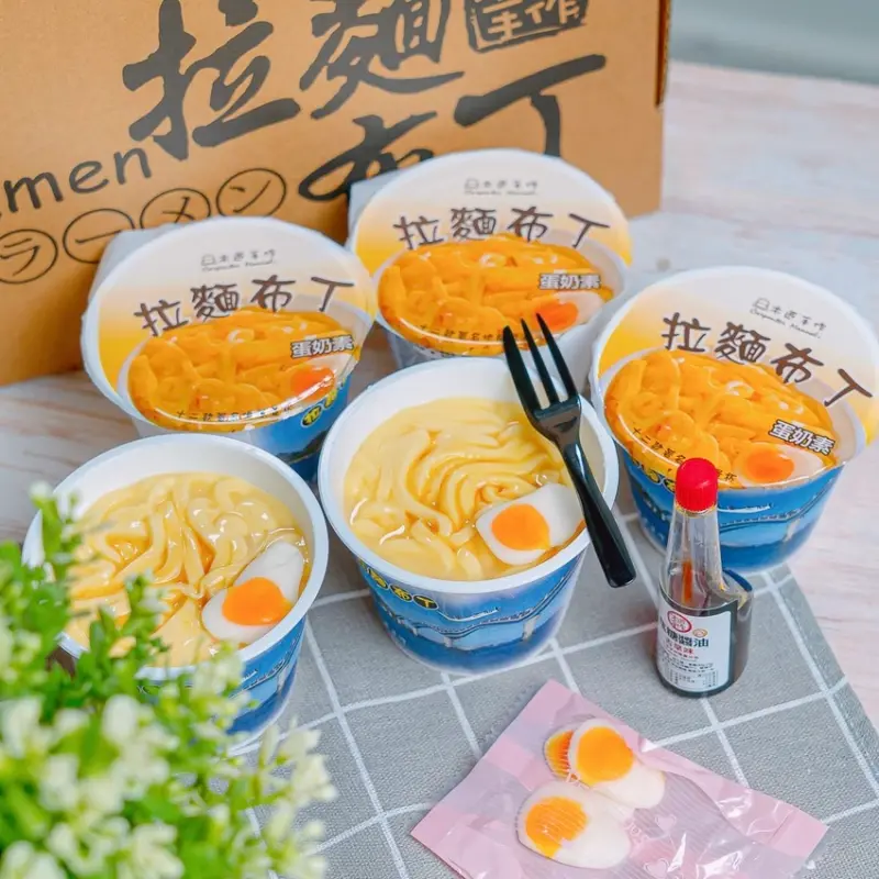 話題性十足的打卡甜點，拉麵布丁、淋上焦糖醬油、再放一顆荷包蛋 | 【宅配美食】木匠手作 拉麵布丁