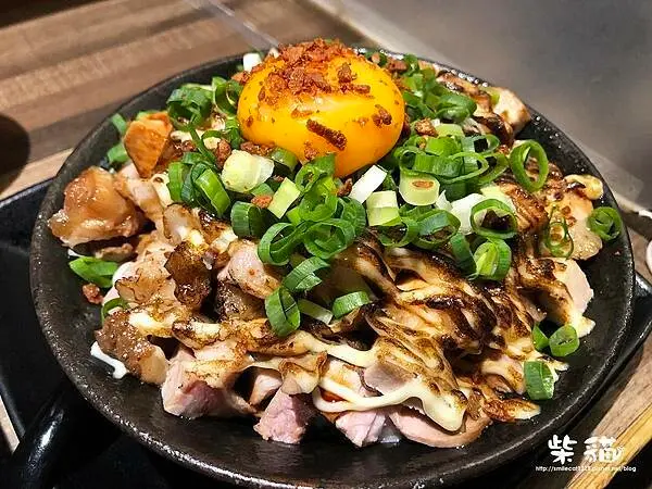 【台北】鷹流東京豚骨拉麵-極匠｜這碗叉燒飯有靈魂，隱藏巷弄的拉麵店｜柴貓趴趴走