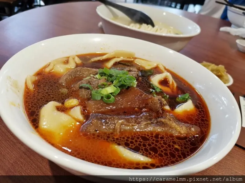 【新竹竹北】段純貞 獨門23香 麻而不辣 半筋半肉牛肉麵 雞湯麵 竹北牛肉麵 竹北麵食館 竹北美食 竹北餐廳