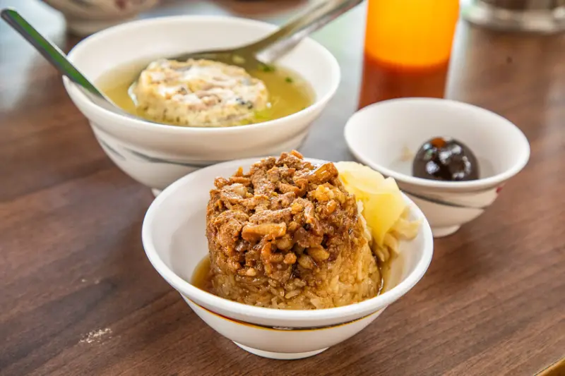 高雄市鹽埕區北港蔡三代筒仔米糕｜筒仔米糕＋蒸蛋湯的完美組合！傳承三代60歷史筒仔米糕老店