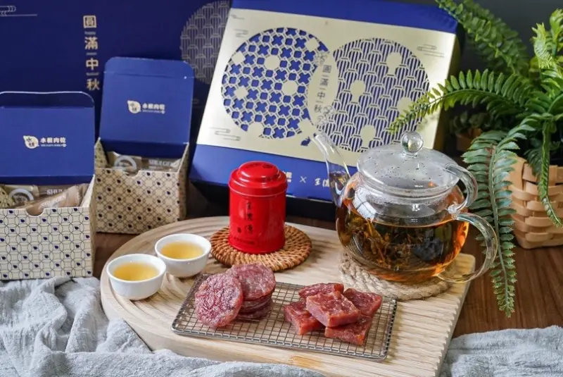 | 中秋禮盒推薦 |水根肉乾x王德傳 頂級肉乾茶禮聯名禮盒質感爆棚/頂級肉乾茶禮/彰化60年老店