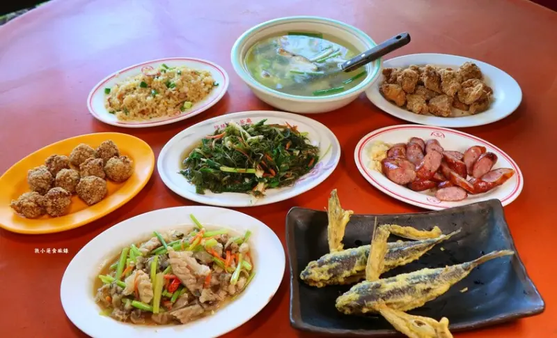 小琉球山豬溝餐館‧小琉球在地特色美食，必點招牌炸劍魚卵、炸飛魚以及當地才有的炒海菜 - 敦 小 蓮の食旅錄