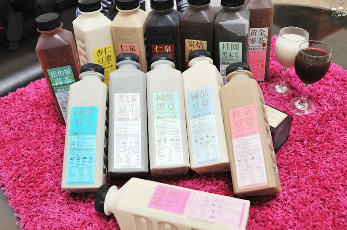 DOJA 小仁泉極品豆漿，陽光天然、簡單營養、純粹濃郁！非基改黃豆，讓你喝的安心，濃醇香的口感讓你愛不釋手，宅配整箱更優惠！