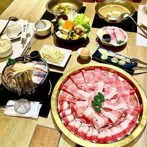 冬天吃鍋大滿足‧20oz優質肉品搭海鮮讓你吃飽飽│大麻鍋物