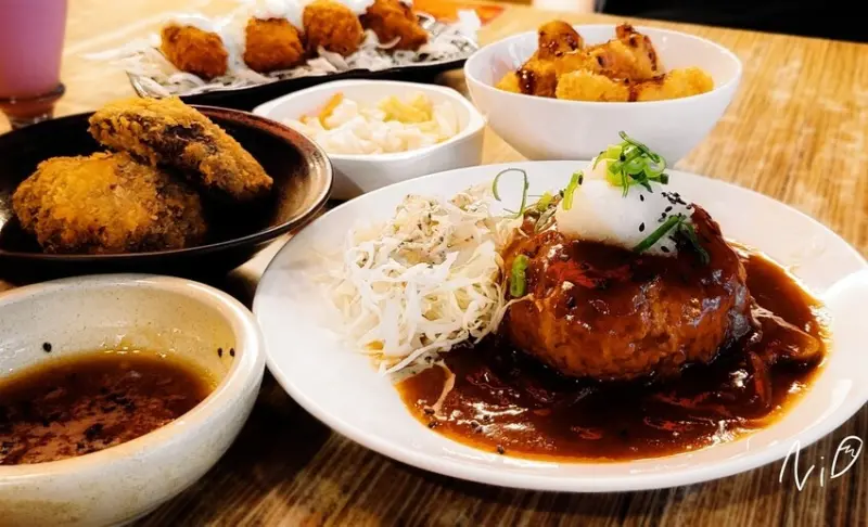 [高雄前金]森本日式和風洋食堂。期間限定起司厚切牛舌/漢堡排/起司塞滿蝦可樂餅。炸物都好好吃!