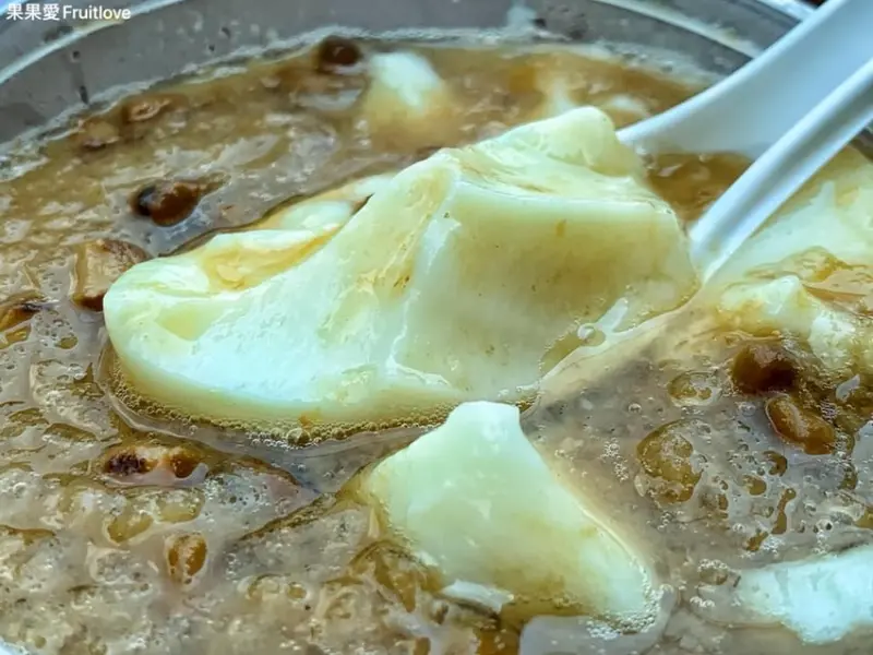 綿密香濃的豆香 還有小碎冰與消暑的綠豆 每一口都好消暑 　彰化排隊美食－田中豆花王