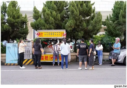 在地人推爆的炸雞老店，雞排厚實多汁，一開賣就大排長龍！