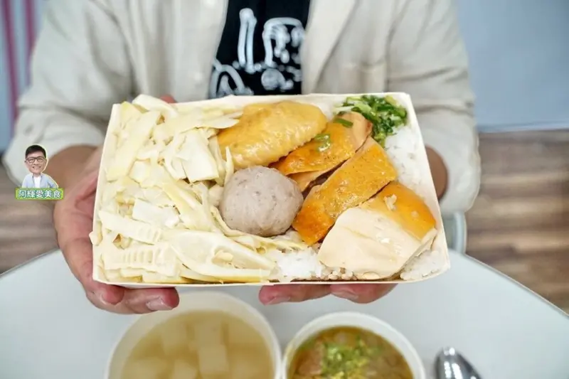 新竹|東門文昌雞飯。東門城超人氣美食。黃皮嫩雞搭配蔥油雞汁飯美味到爆表。外帶美食。營業時間地址菜單