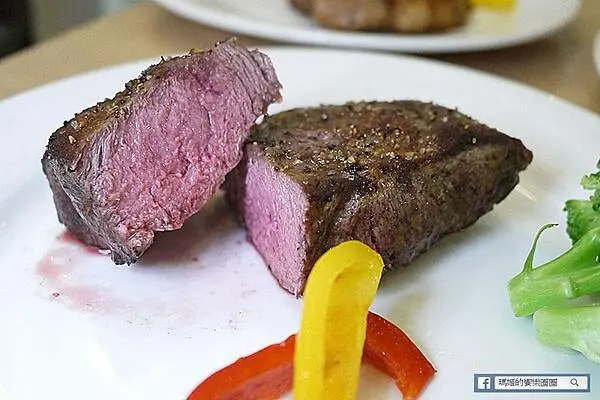 忠孝新生牛排推薦【上菜囉牛排法義創意料理】雙人899吃爆牛排/豬排+烤雞！還有自助吧美食無限吃到撐！