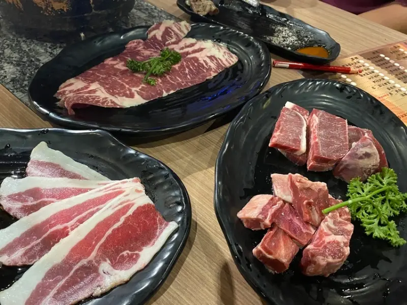 【桃園中壢-熾天下炭火燒肉】燒肉吃到飽、平價燒烤、附有停車場