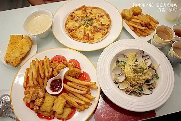 貓奴必訪！【台中清水美食】喵匠義式麵坊-清水店 ⎪離鰲峰山運動公園只要3~5分鐘，以貓咪玩偶為主題的療癒義