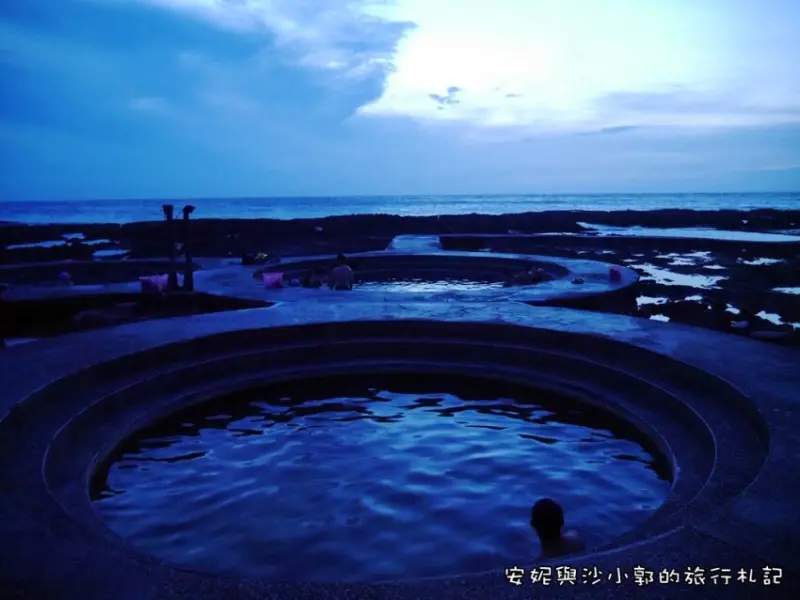 【綠島景點】不用出國就能泡到世界級海底溫泉「朝日溫泉」  邊泡露天溫泉邊看日出  順遊帆船鼻大草原