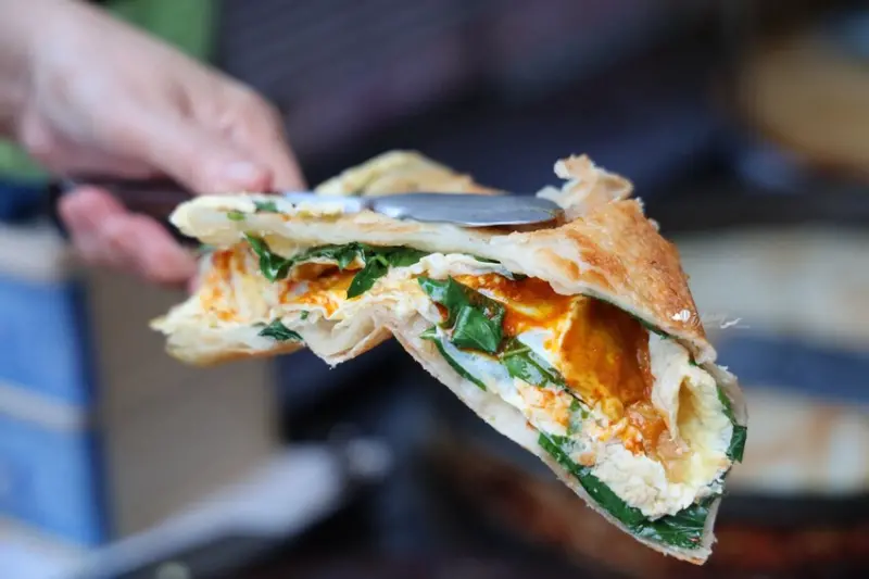 三重美食 | 味香珍九層塔蔥油餅  在地人推薦最好吃蔥油餅