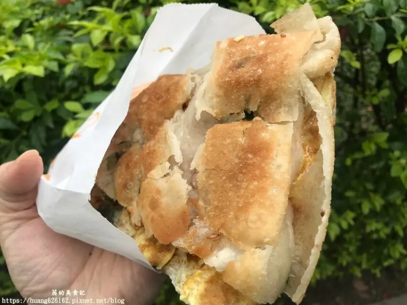 【新北三重區】三重228公園美食『味香珍九層塔蔥油餅』蔥油餅12種口味都可以任選~