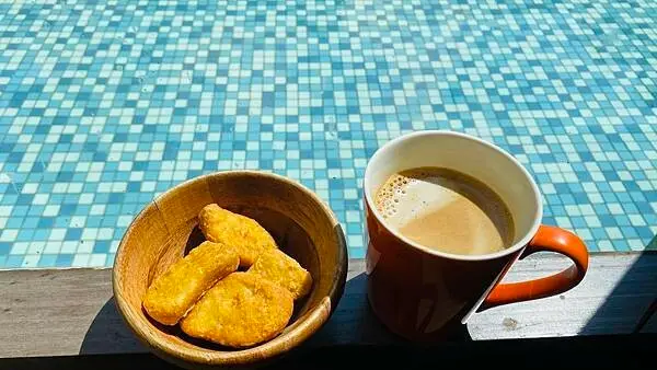 林口玻璃屋景觀餐廳【KUA`AINA 夏威夷漢堡 林口店】平日70元起飲品無限暢飲/林口三井OUTLET超美的水上餐廳/美式鄉村風格/林口三井OUTLET蠟筆小新動感大作戰/適合朋友聚會家人聚餐約會首