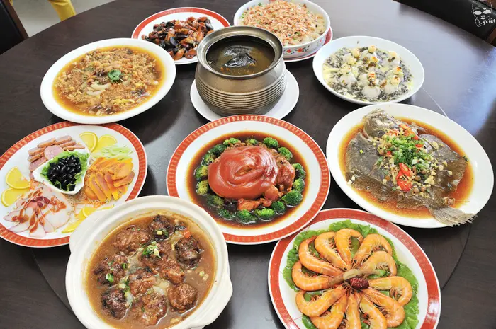 台中漁人船釣海鮮餐廳，外帶年菜超暖心，經濟實惠省時方便，十全十美佳餚上桌，過年圍爐全家心頭暖呼呼