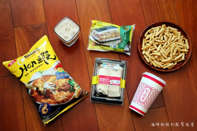 全家新品「MAMAK檔」沙嗲烤雞大口飯糰、咖哩鷹嘴豆泥雞肉握沙拉。全聯新品「華元食品-Hen蝦蝦條」