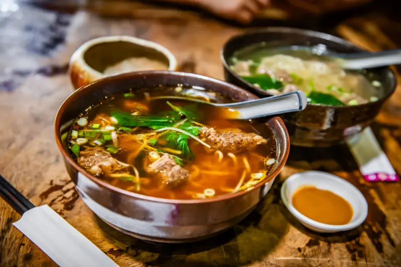 花蓮縣花蓮市一碗小｜藏身巷弄中評價超高牛、羊肉麵！日式老宅裡的排隊名店