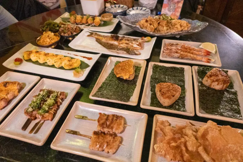 新北市新莊區【美食】摩多居酒屋，日式料理串燒酒場，食材天然的美味，新莊廟街夜市美食！