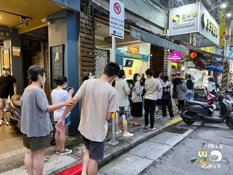【台北美食】延三夜市滷肉飯刈包，大橋頭站排隊美食推薦