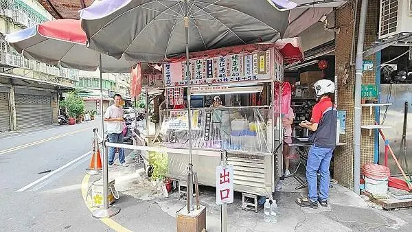 新北市三重區三重稅捐處豆花（無名豆花小站）｜三重人氣最旺的豆花店