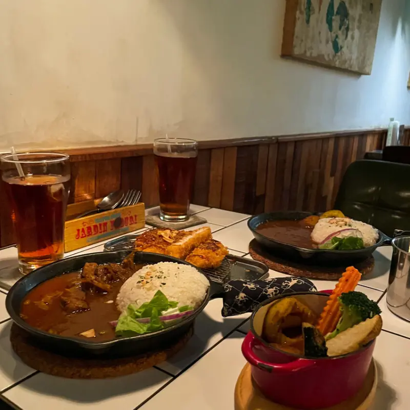 【新北 淡水區】不輸日本的幸福味道野營咖哩 淡水老街日式濃郁鐵鍋咖哩