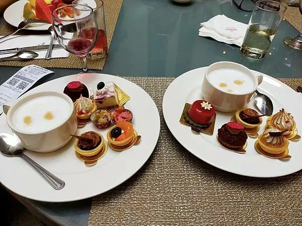 0316結婚28週年~台北福華大飯店~彩虹座自助下午茶~環境氛圍~令人愉悅的美食饗宴~