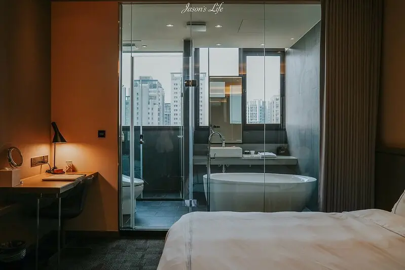 【台中大雅│住宿】威汀城市酒店。台中大雅鬧區住宿，CP值高，美食多，低調奢華風格，商務房型浴缸視野好