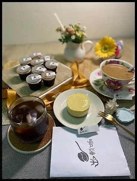 「宅家聖品咖啡冰磚」出軌咖 沙鹿最專業咖啡館-品飲拿鐵、美式咖啡，宅家10秒就能立即享用