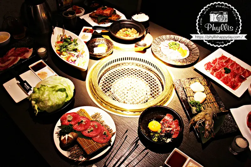 NIKU NIKU 肉肉燒肉（朝馬店）｜歡樂雙人燒肉套餐！暢享美味、貼心桌邊肉品海鮮代烤服務、也能與毛小孩共渡愉快的用餐時光！