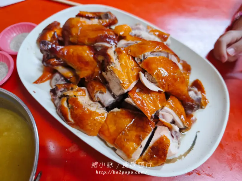 南投。竹山》福伯黃金雞。香噴噴的黃金脆皮雞(紫南宮鄰近美食)