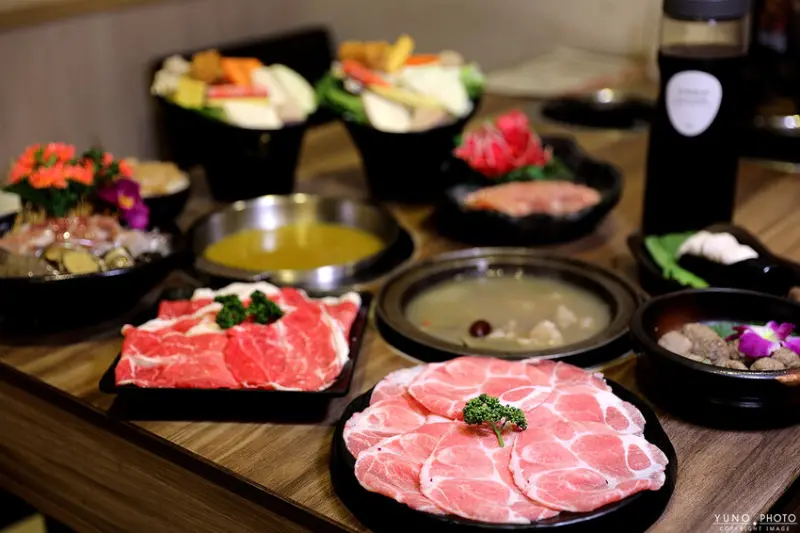 台中市大里區冬令進補 來一鍋全台獨家藥膳豬腳鍋 香氣撲鼻 滿滿膠原蛋白一吃就愛上｜八吋鍋（台中大里）